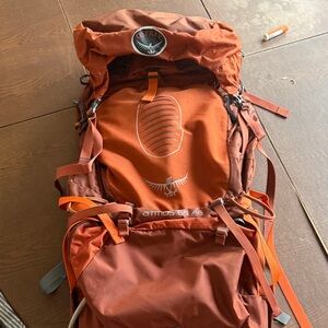 OSPREY Men's Hiking Backpack in Rust Orange